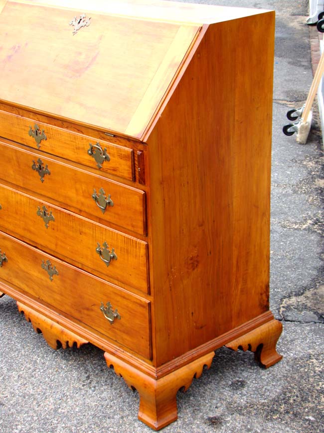 A Beautiful Antique Chippendale Maple Slant-lid Desk circa 1770-1790 — image 3